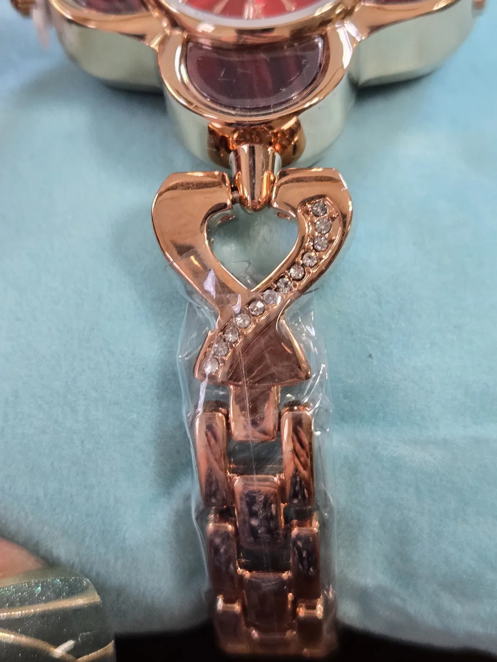 NIB Womens Qwatch Pro Clover Smart Watch. Bluetooth, HR Monitor, Sleep Tracker.